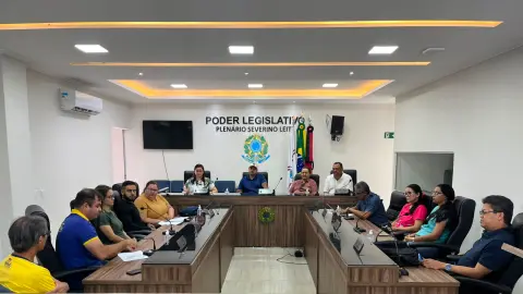 Câmara de Sumé debate com professores ajustes em projeto de premiação por desempenho educacional