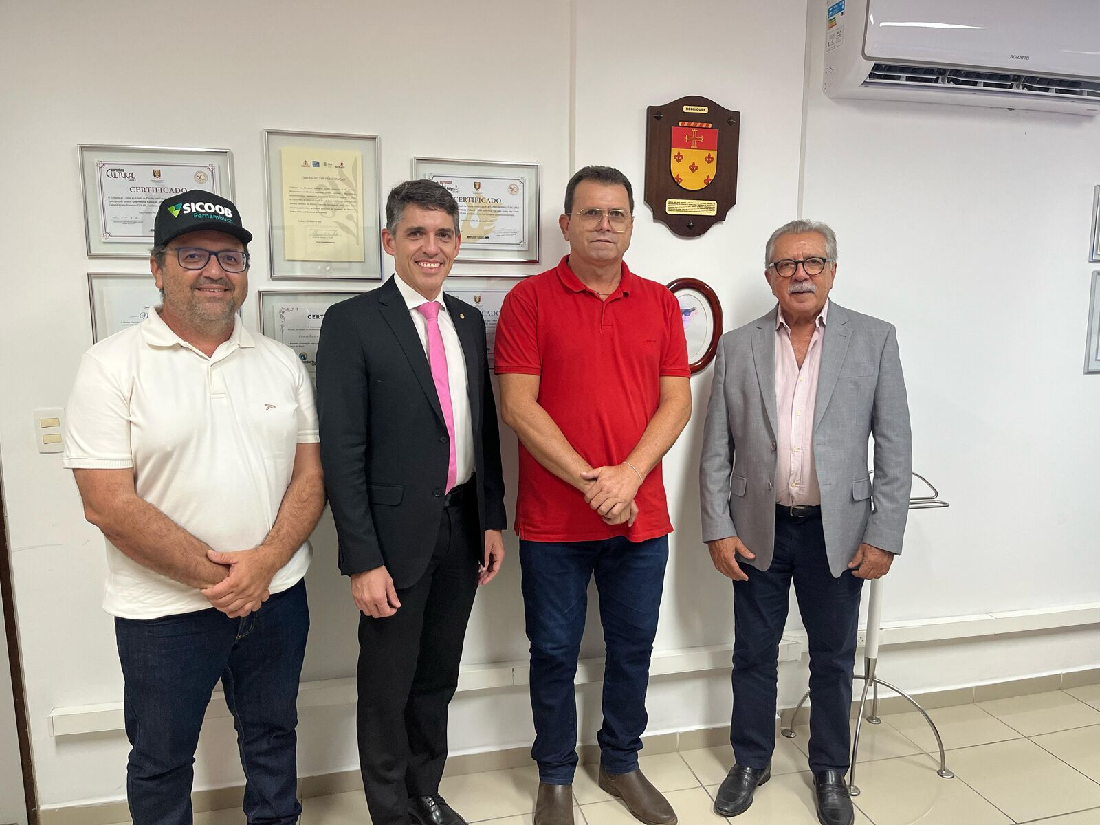 Presidente da Câmara de Sumé Jeffeson Menezes e prefeito Manezinho Lourenço cumprem agenda no TCE e na Cagepa em João Pessoa