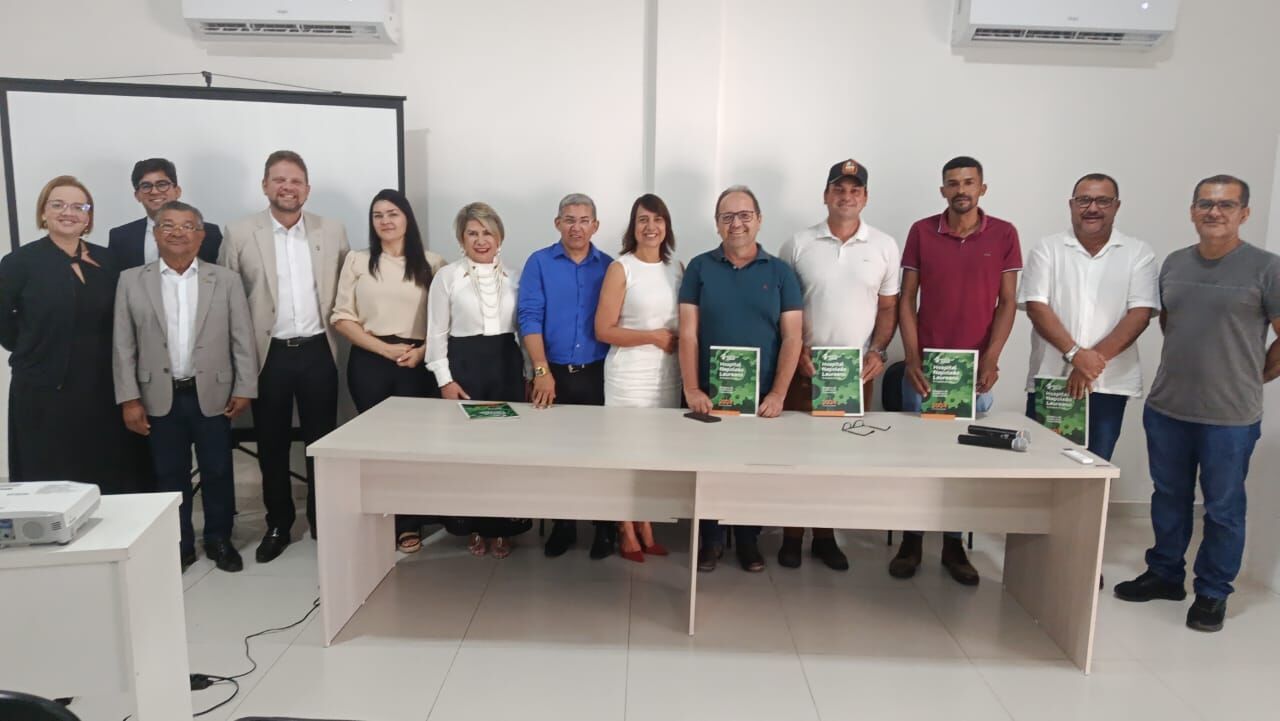 Vereadores de Sumé participam da oficialização de recebimento de van para pacientes de hemodiálise e encontro com representantes do Hospital Napoleão Laureano