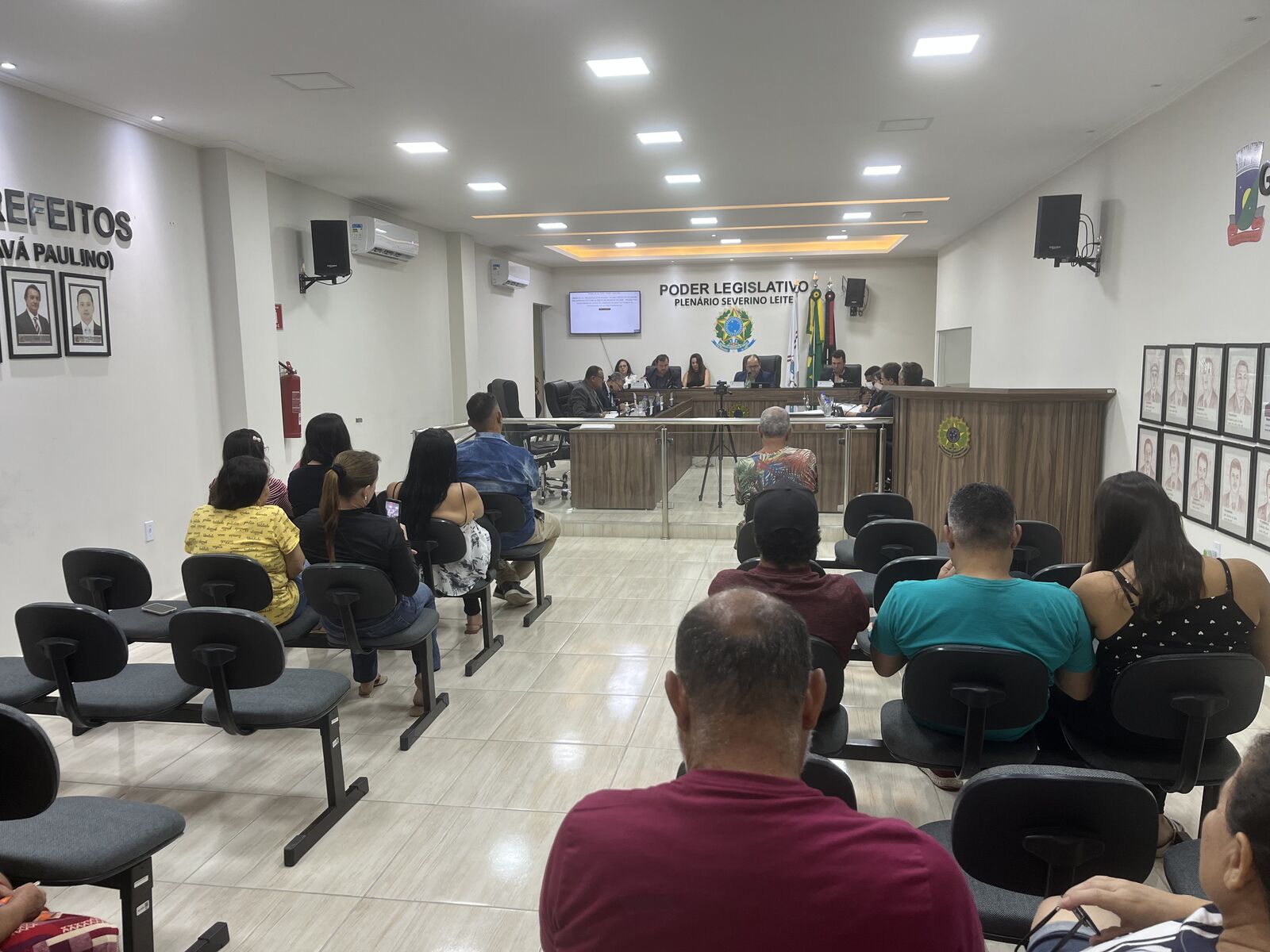Câmara de Sumé aprova subsídio de R$ 0,25 por litro de leite de cabra para produtores e transforma cargos de atendente de saúde em técnicos de enfermagem.