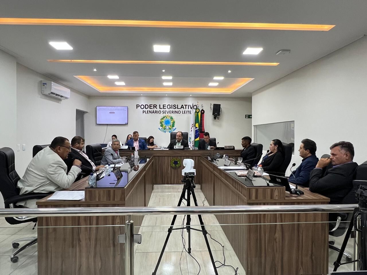 Câmara de Sumé realiza sessão com aprovação de projetos, homenagens ao esporte e valorização dos servidores efetivos do Poder Legislativo