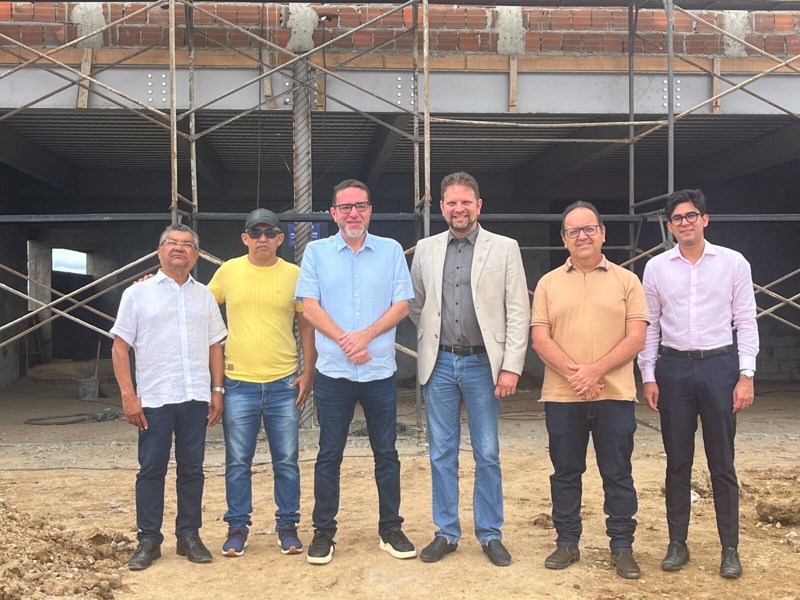 Presidente da Câmara Jeffeson Menezes e vereador Arymatéia Silva visitam obras da unidade do Cariri do Hospital Napoleão Laureano