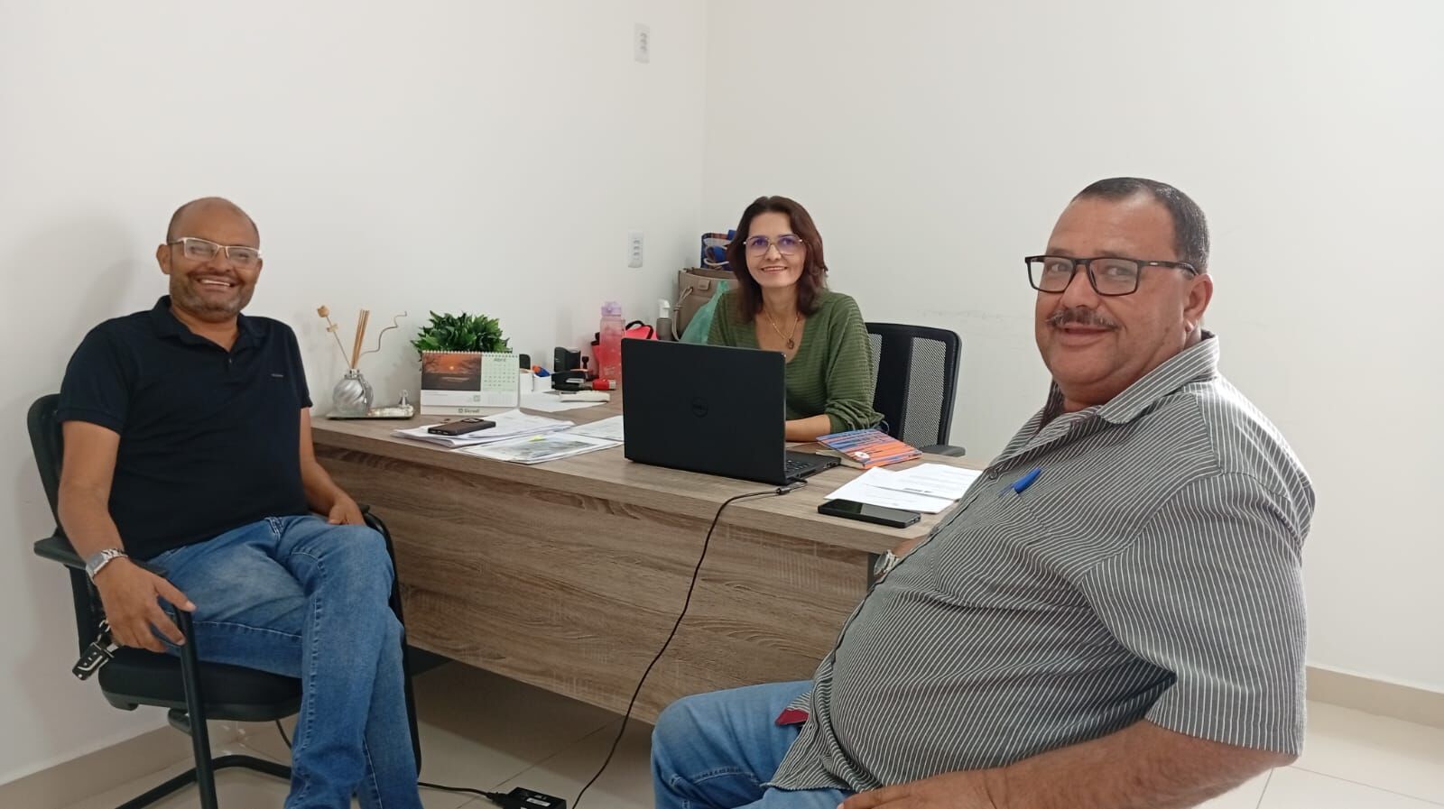 Vereadores Dida Alves e José Antônio participam de reunião com a secretária de Administração para tratar de demandas da comunidade sumeense