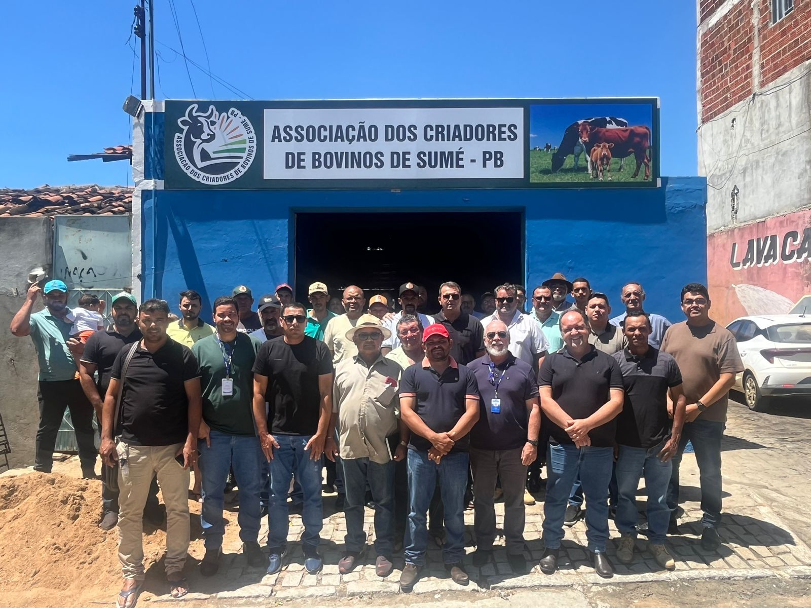 Vereadores participam de reunião da Associação de Criadores de Bovinos e debatem chegada de equipamento para o município
